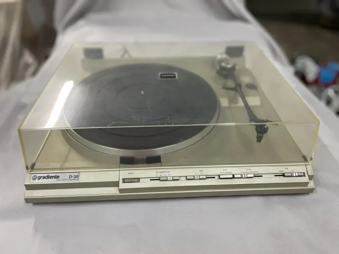 Gradiente D-35 - Turntable Automático