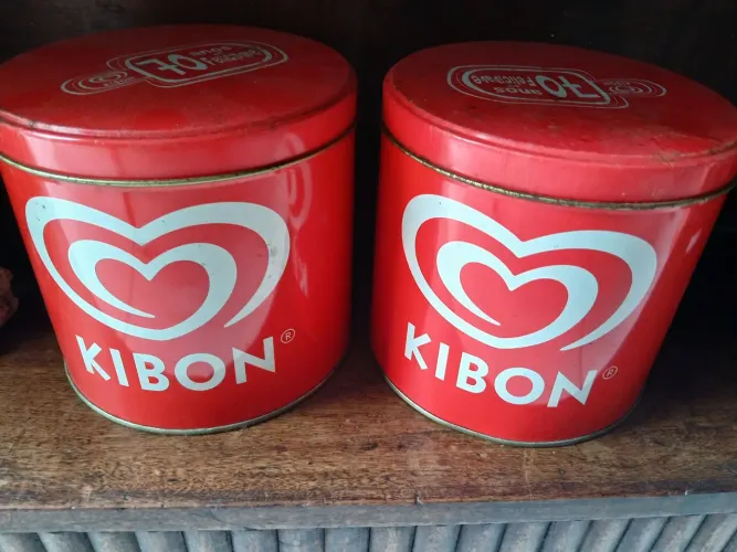 Latas da Kibon 