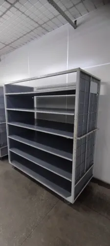 Estante de aço com rodinhas para transportar pecas industriais 