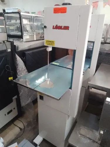 Serra fita para açougue LÖBLER 1/2 CV lâmina 1-96 c/gabinete NOVA