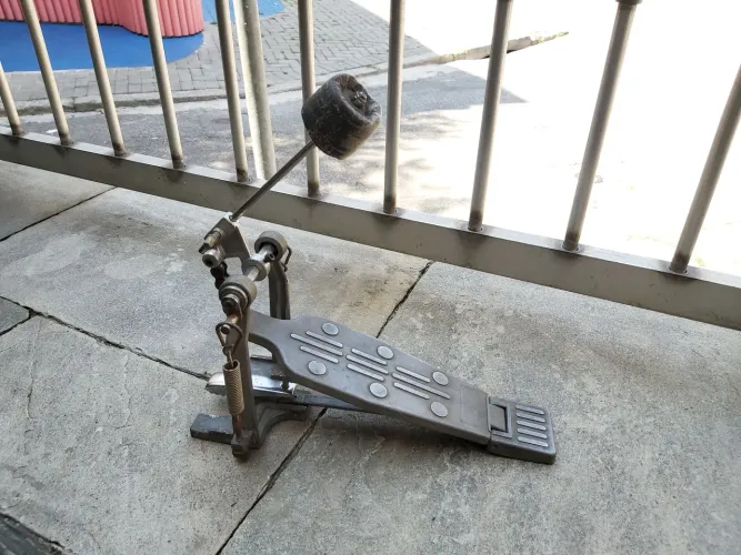 Pedal de bumbo para bateria