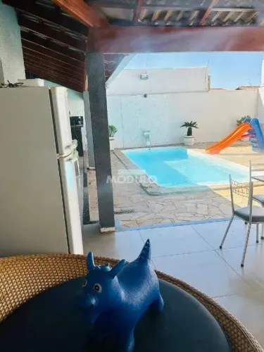 Excelente Casa com piscina no Alto Umuarama