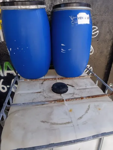 Tambor de 100 litros com trava e tampa