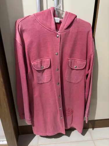 Casaco Rosa com Capuz e Bolsos