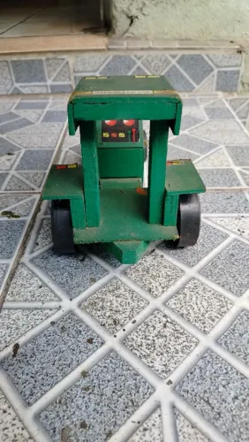 Trator de brinquedo