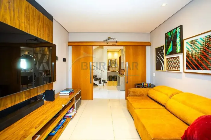 Viva com Exclusividade: Casa de 450m² com 4 Suítes, Closet e Espaços Integrados no Lago No