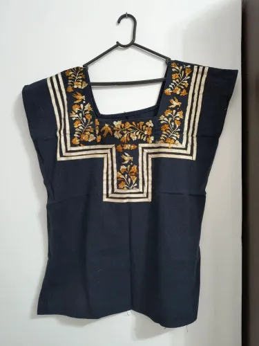 Blusa bordada preta mexicana