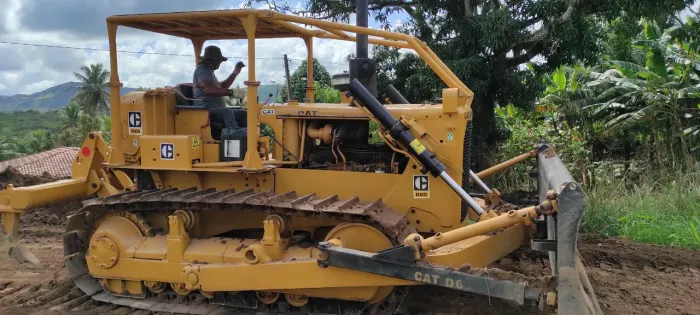 Trator de Esteira Caterpillar D6D