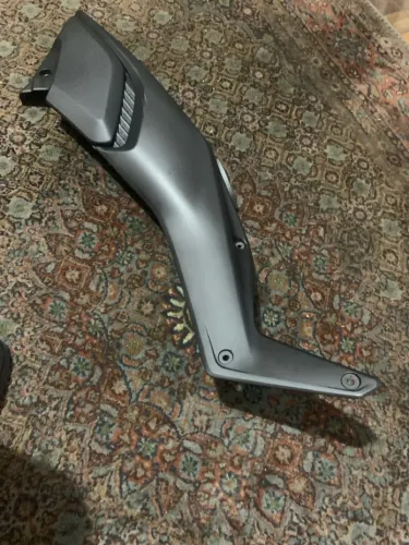 Carenagem tampa lateral Direita Yamaha NMax 2025