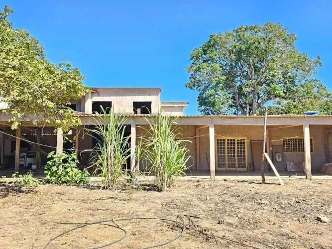 Excelente Casa com Lote de 2.500m² na Bica do DER / Pista sentido Colégio Agrícola