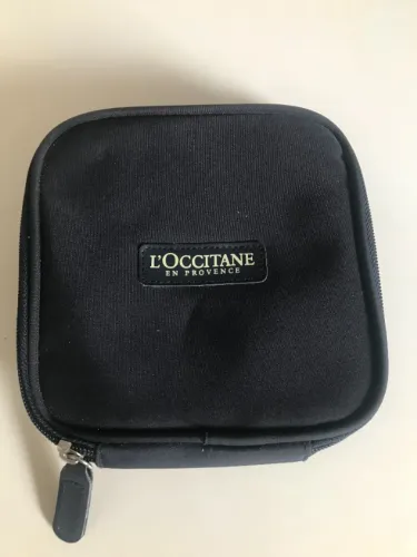 Necessaire Azul Marinho Da Marca Loccitane En Provence