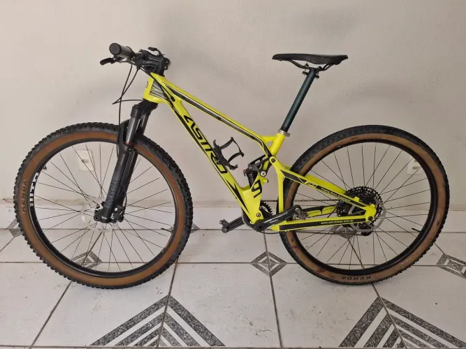Bicicleta Astro Nine Carbono Full aro 29
