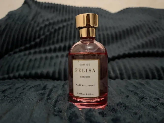 Majestic Rose, da marca Felisa, na versão Eau de Parfum de 100ml.