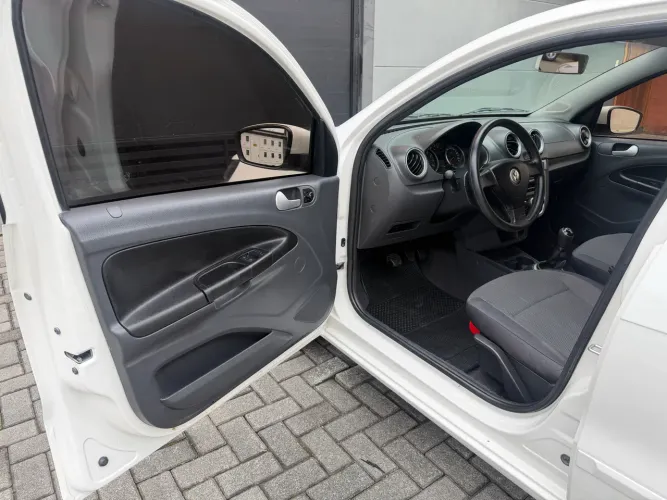Volkswagen Voyage Trend 1.6 MI Total Flex 8V 4P 2013