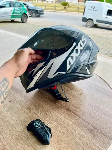 Capacete axxiz.