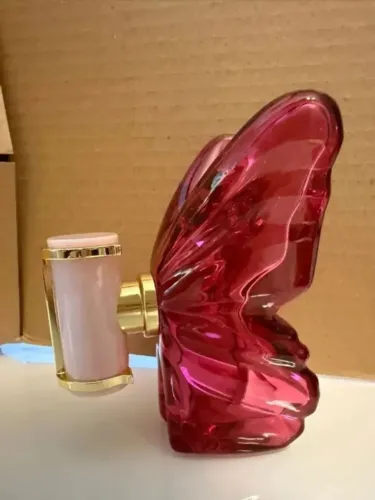 frasco vazio de carolina herrera la bomba