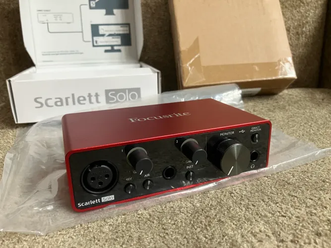 Interface De Audio Focusrite Scarlett Solo 3rd Geração 24 bits/192 kHz