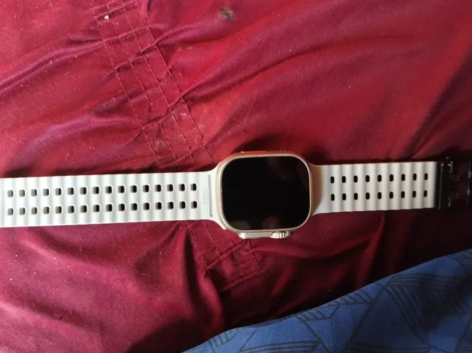 Vendo este iPhone watch com 6 pulseiras mais carregador