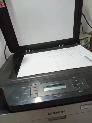 Impressora laser Samsung Multifuncional acompanha toner e cabos