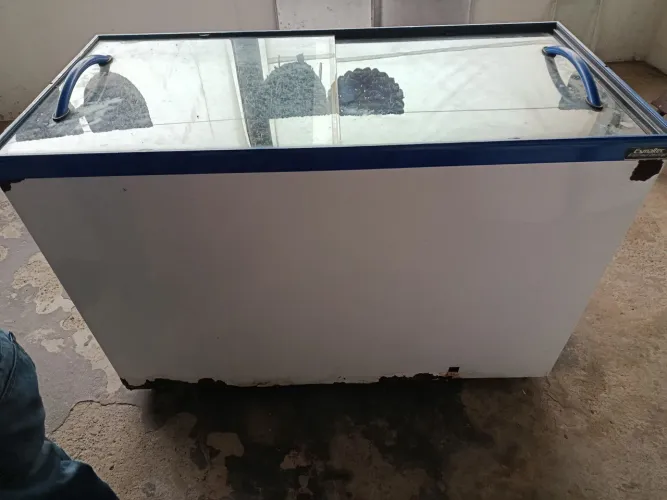 Freezer horizontal quebrado 