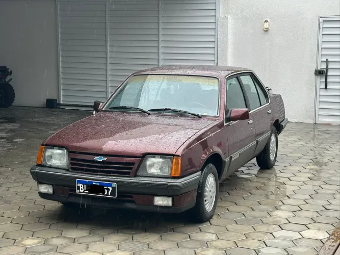 Chevrolet Monza Classic SE 2.0 /mpfi E EFI 2P E 4P 1990