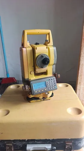 Estação total TOPCON 102N