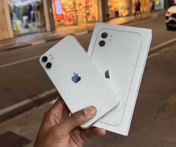 iPhone 11 64 gigas !! TROCO INFERIOR MAIS VOLTA. 