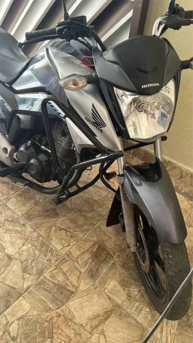 Aluga-se moto