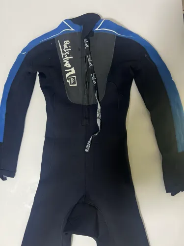 ? Kit Mergulho Quiksilver | Roupa P + Pé de Pato 38/40 | R$380