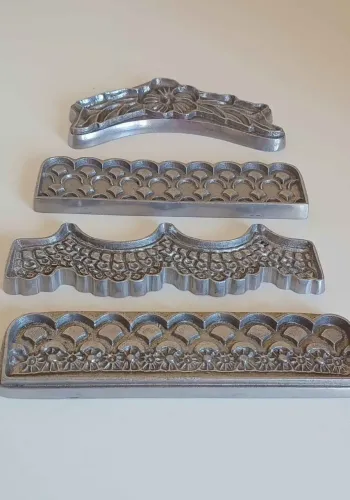 Moldes para bolos e doces.