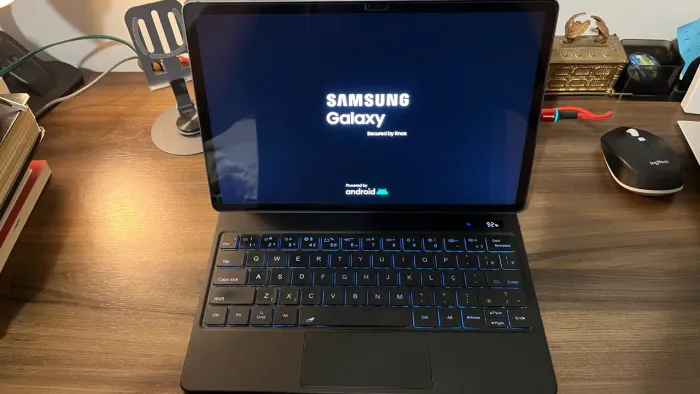 Galaxy Tab S9 FE+ 128GB Wi-Fi + 5G com capa original + Capa teclado e S Pen.
