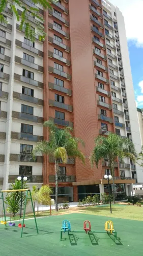 Excelente Kitnet / Apartamento de 1 quarto - Andar Alto - Semi-Mobiliado - CONQUEST