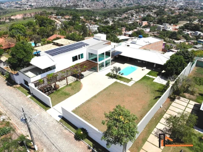 Casa de Alto Padrâo - Condomínio Vale do Ouro - 5 Quartos (5 Suítes) - 20 Vagas