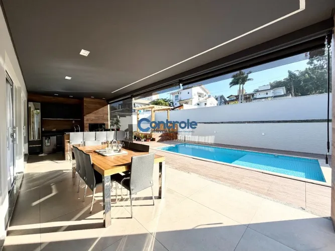 Casa com 04 suítes na Pedra Branca, em Palhoça!