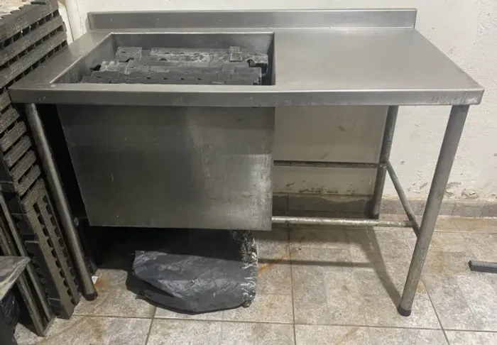 TANQUE COM BANCADA EM INOX