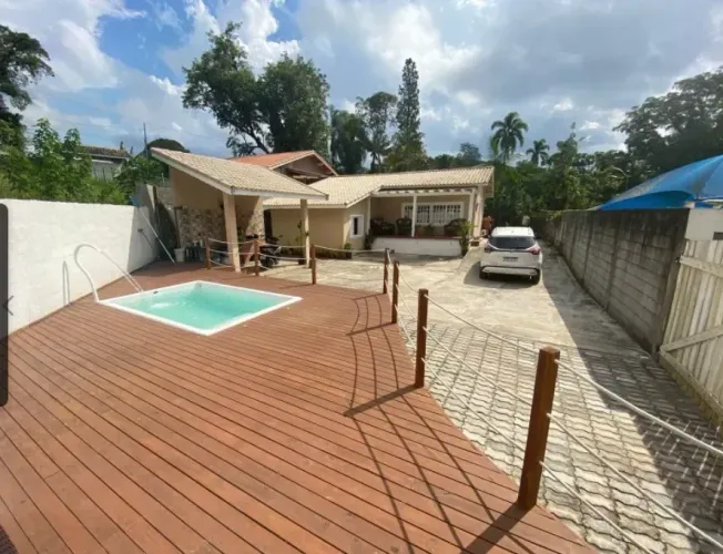 Casa com piscina para venda em São Lourenço da Serra SP