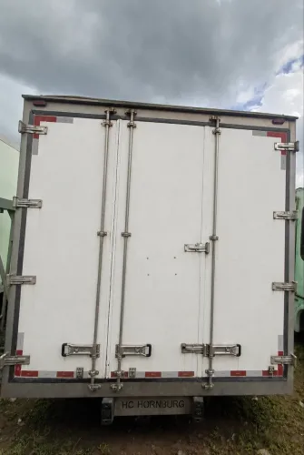 BAÚ FRIGORÍFICO HC COM MÁQUINA FUNCIONANDO
