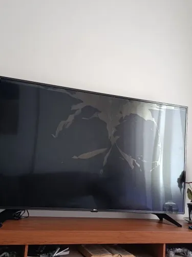 Vende se duas tvs para retirada de peças