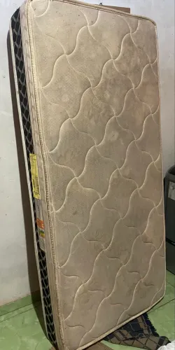 Colchão de solteiro pouco usado