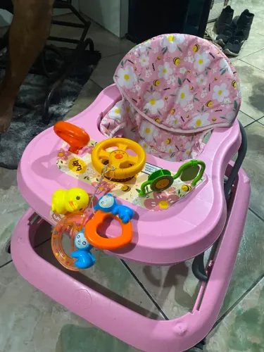 Vende-se andador infantil