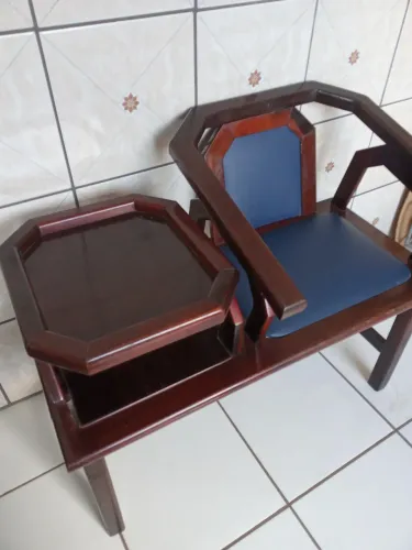 Conjunto de madeira com assento azul