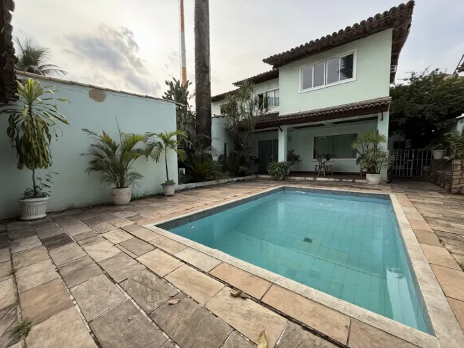 Casa Duplex na Taquara RJ em Rua Residencial Pronta para Morar com Excelente Área de Laze