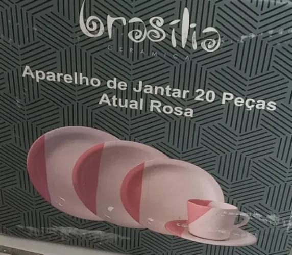 Jogo 4 Xicaras e 4 Pires banco e rosa