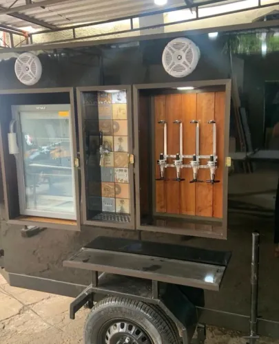 Trailer beer truck com churrasqueira