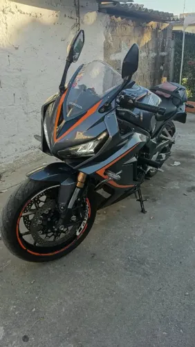 CBR 650R nada para fazer pegar e andar.