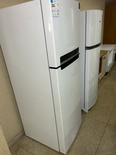 Geladeira midea 296 litros na cor branca - 2 portas