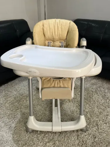 Cadeirão Peg perego com regulagem de altura e dobrável