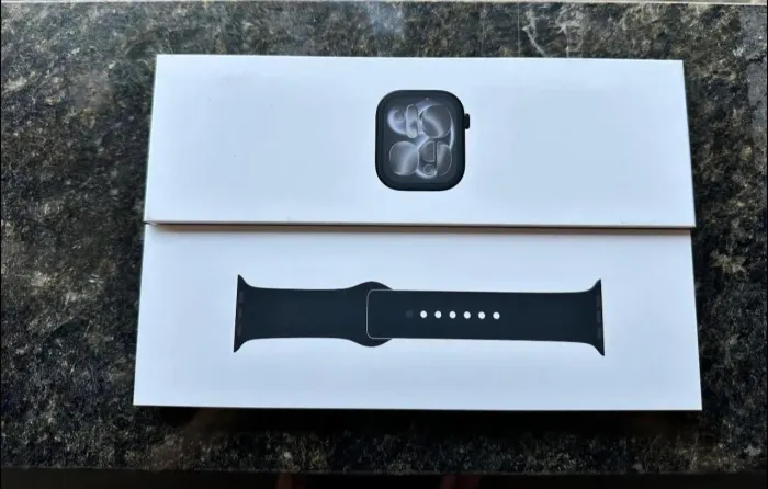 Apple Watch série 11 42 mm jet black