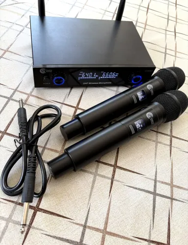 Kit Microfone Sem Fio Duplo UHF Custom Sound CW60 - Completo, pouco uso