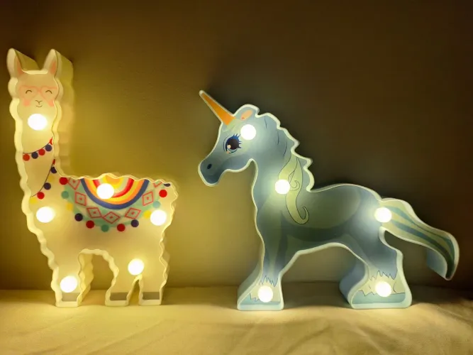 2 Luminárias Decorativas: Lhama e Unicórnio.